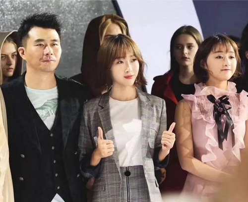 真的假的？這場大衣發布會吸引了數十位明星空降？